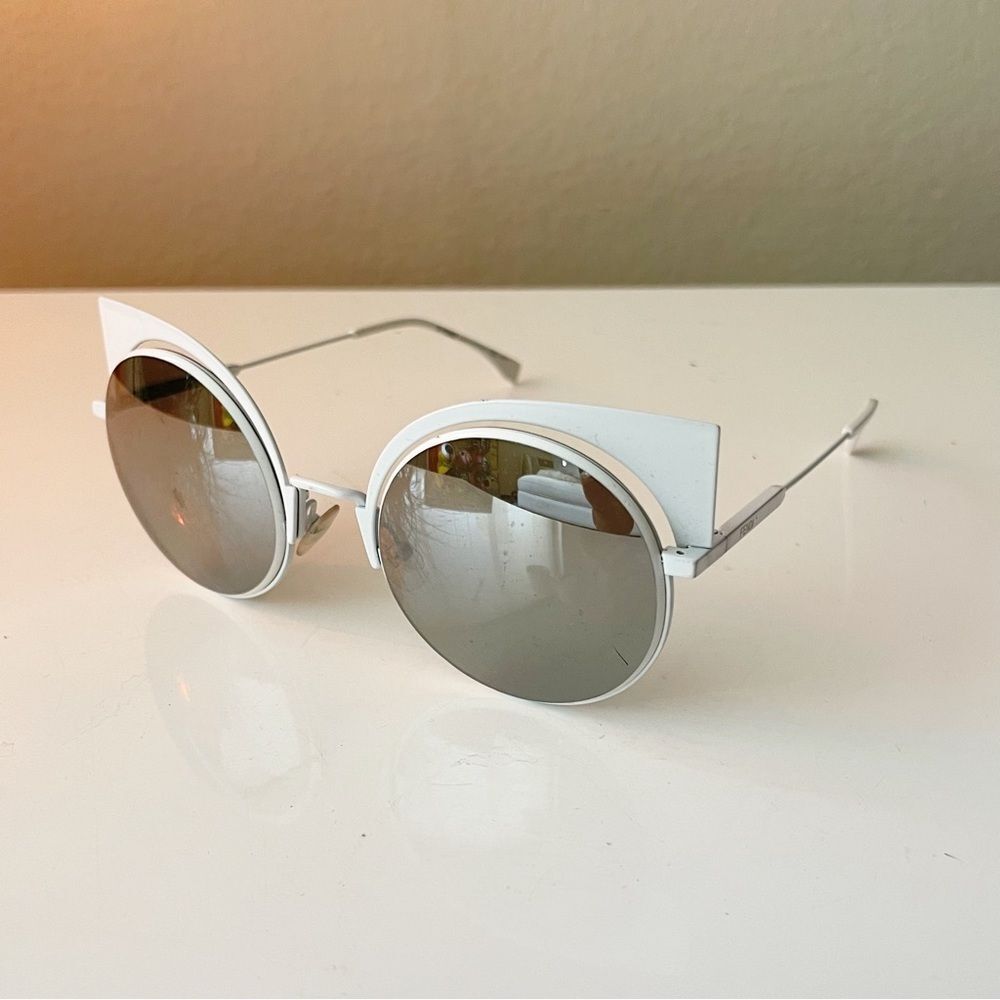 FENDI Woman White Cat Eye Sunglasses - Picture 2 of 7